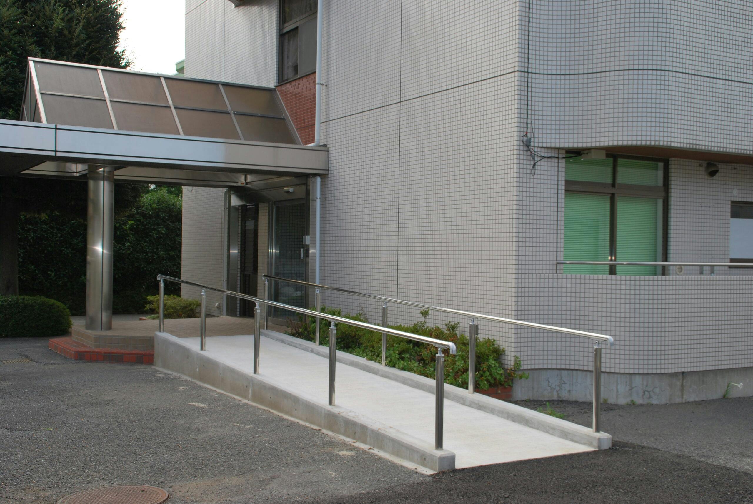 家族の家ひまわり一橋学園 エントランス
