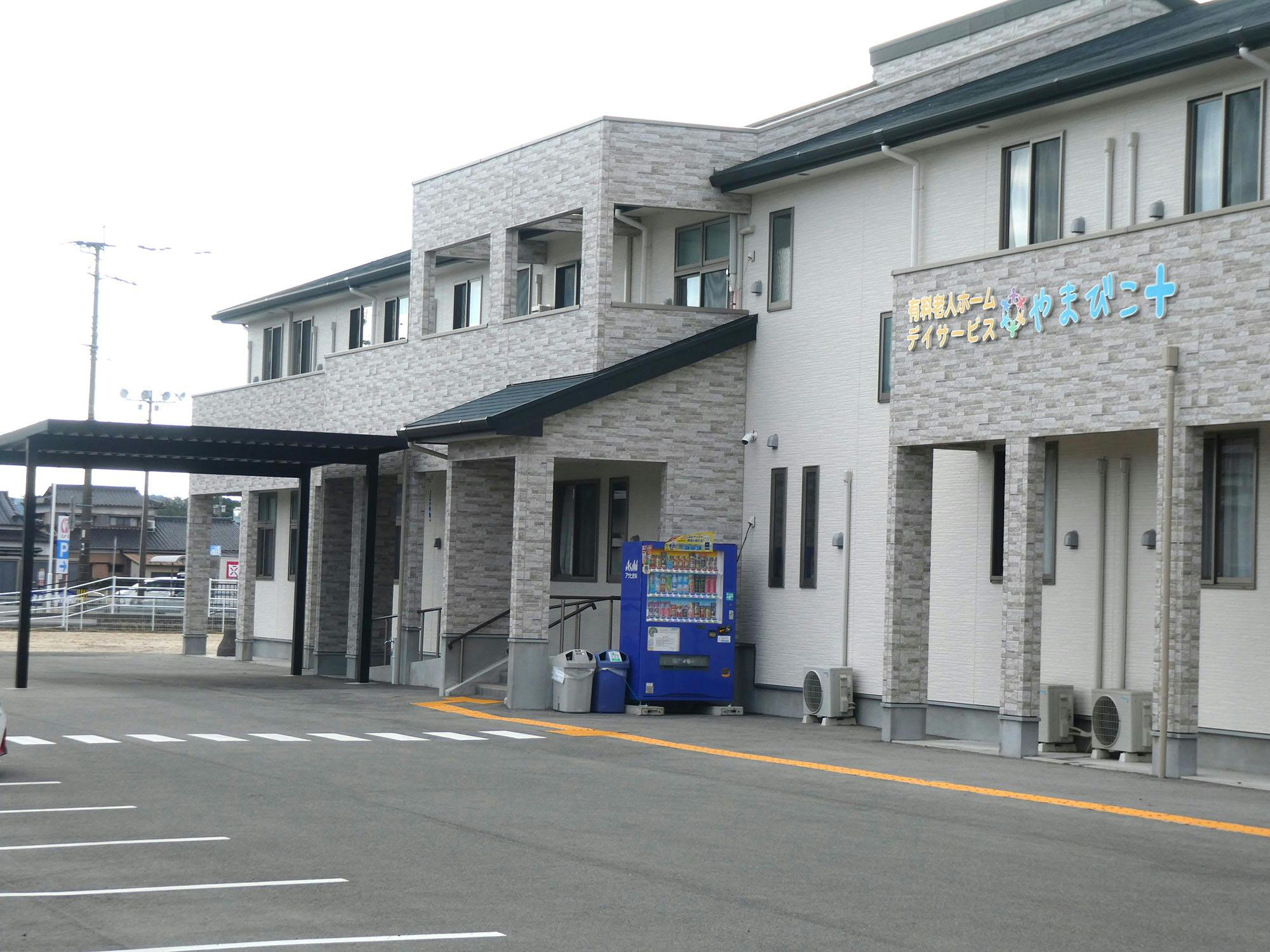 有料老人ホームやまびこプラス 入口