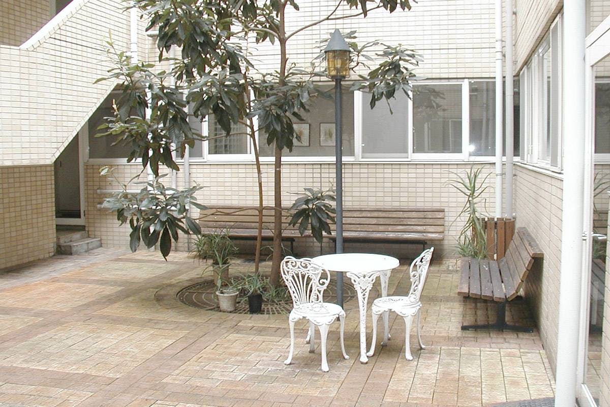 敬老園ロイヤルヴィラ東京武蔵野 庭園