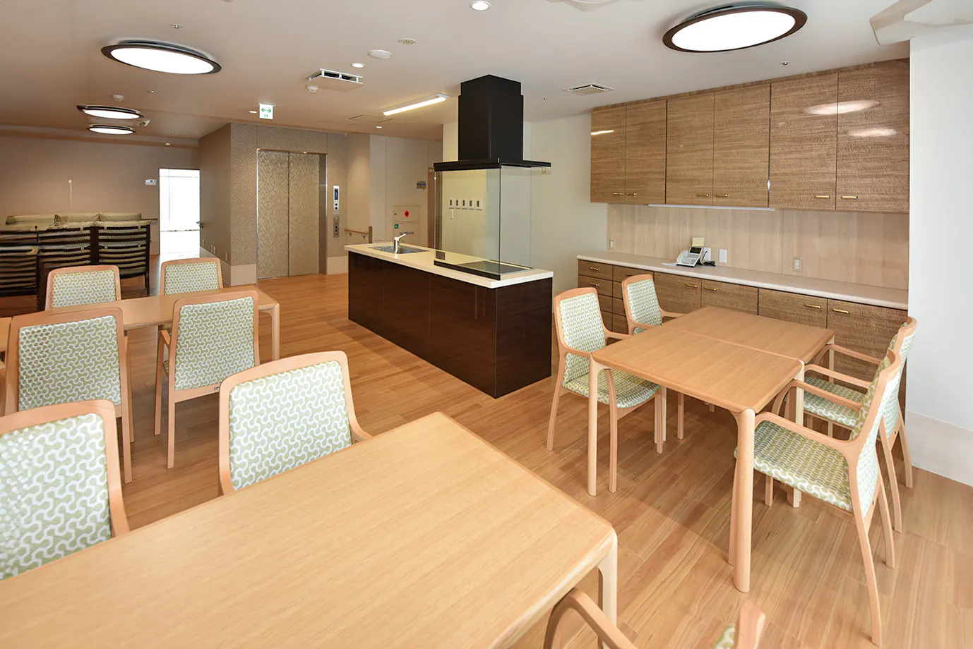 サービス付き高齢者向け住宅サングレイス本町 居住階食堂