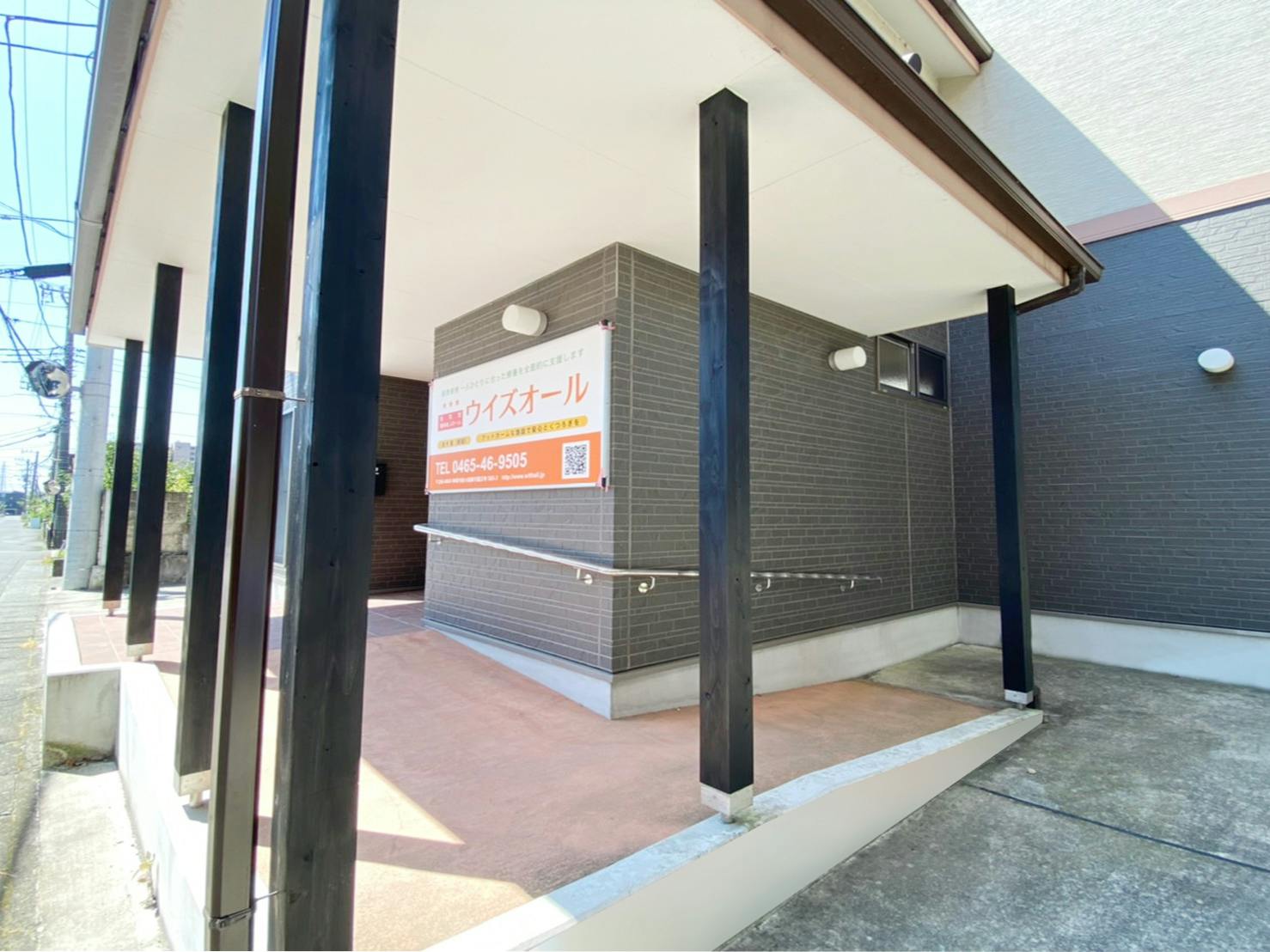 ウイズオール エントランスへのアプローチ