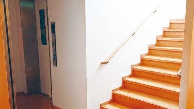 HIBISU泉大津 階段・エレベーター