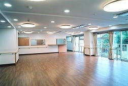 そんぽの家戸塚南 ダイニング兼機能訓練コーナー