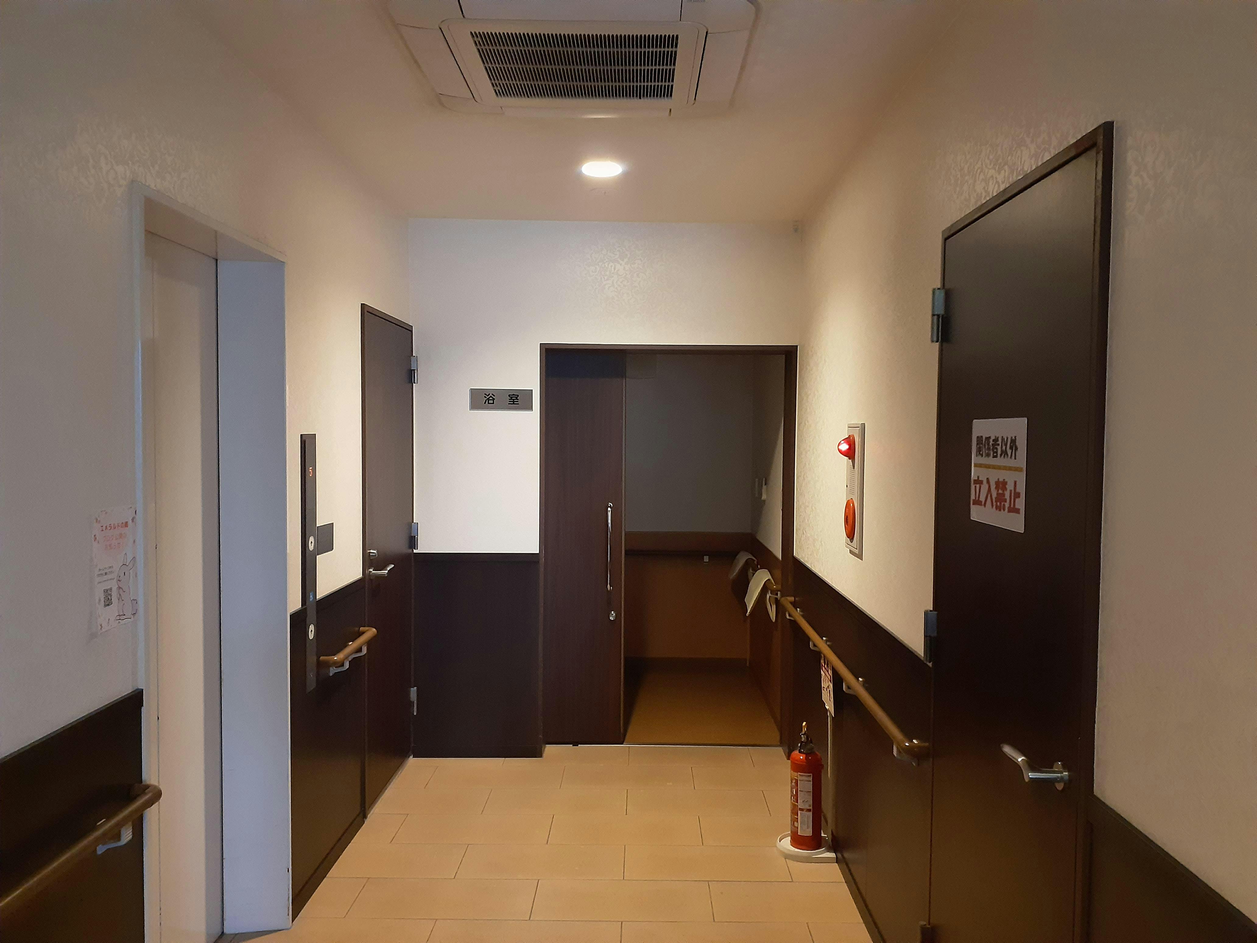 ライフパートナー磯路 廊下