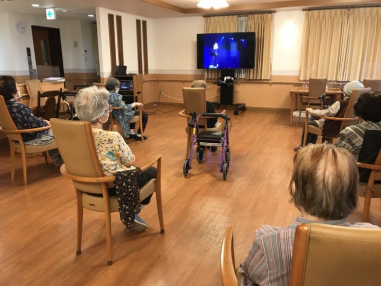 そんぽの家 丸の内 鑑賞会