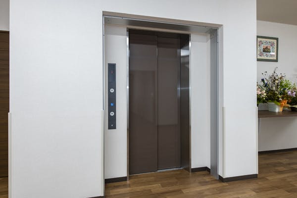 ナーシングホームアイプラス二子 エレベーター