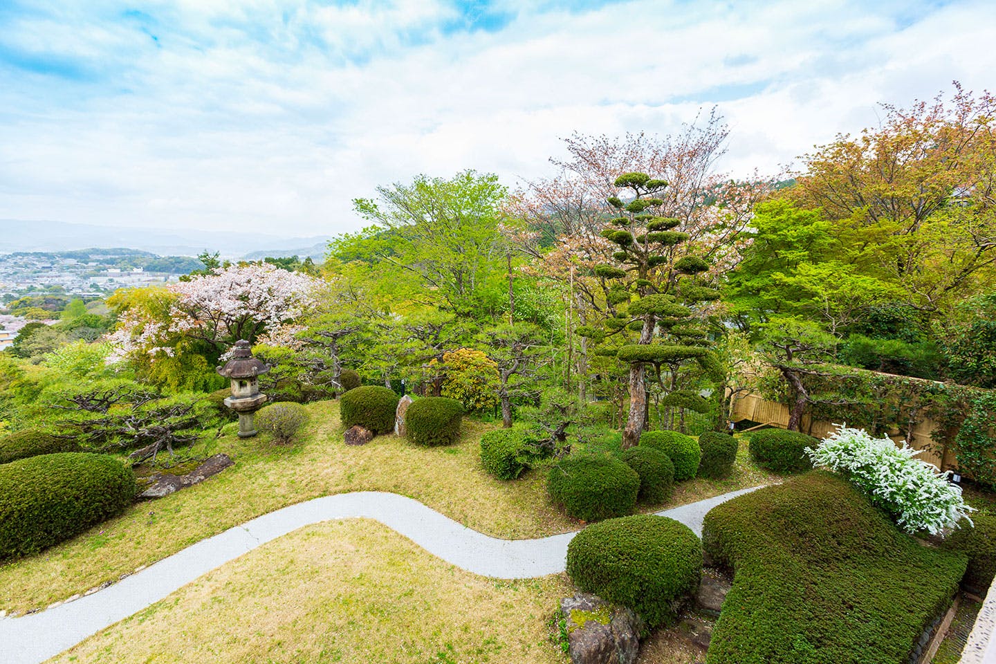 ヒルデモア東山 中庭