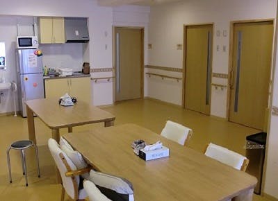 有料老人ホーム ハートフルケア見附 食堂