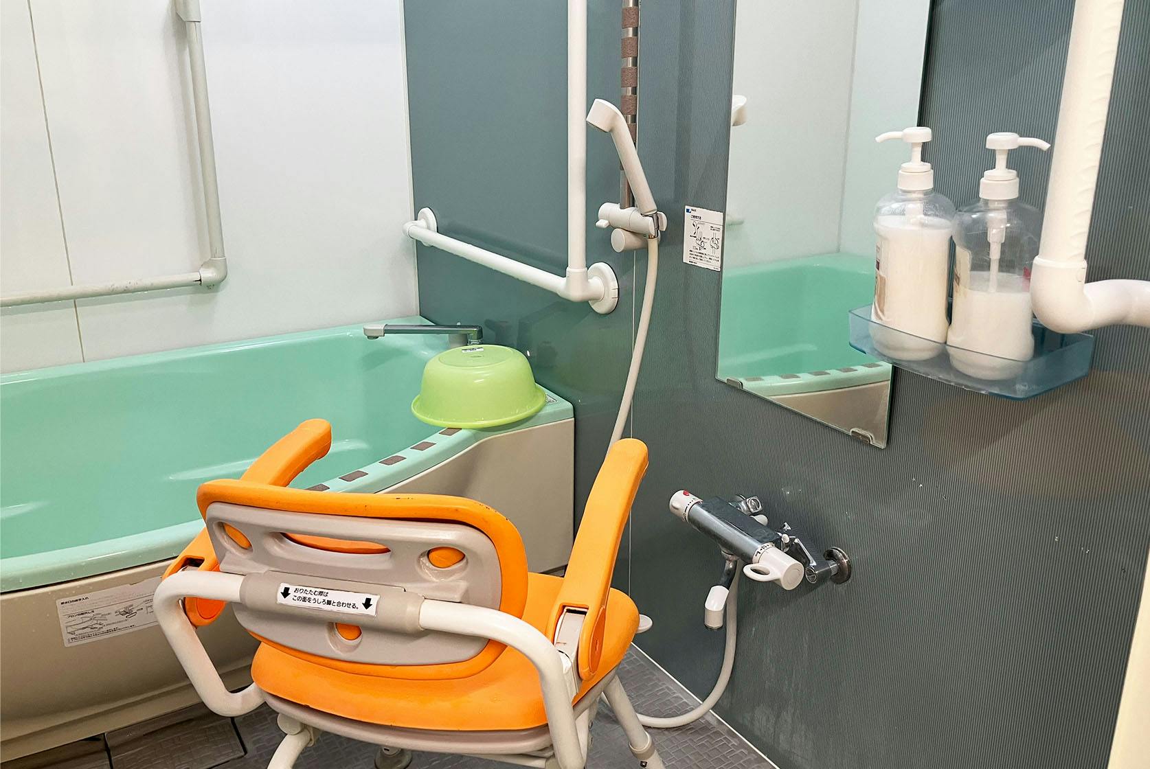 グループホームソラスト柏原 浴室