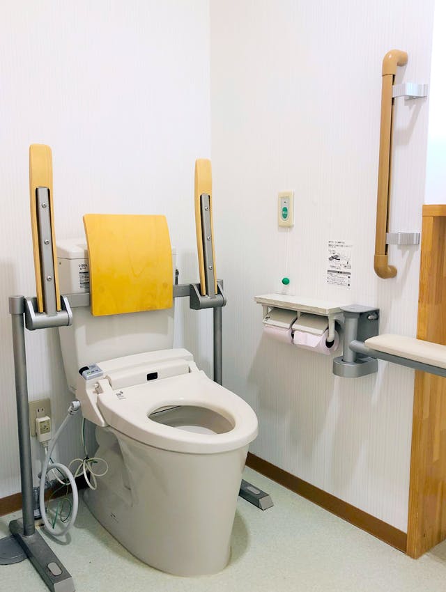 愛の家グループホームやないづ 共用トイレ