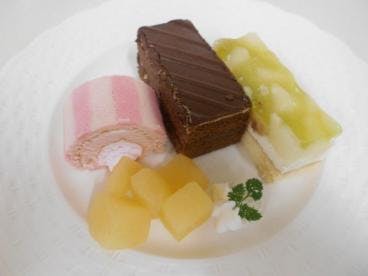 ツクイ・サンシャイン小田原 スイーツバイキング