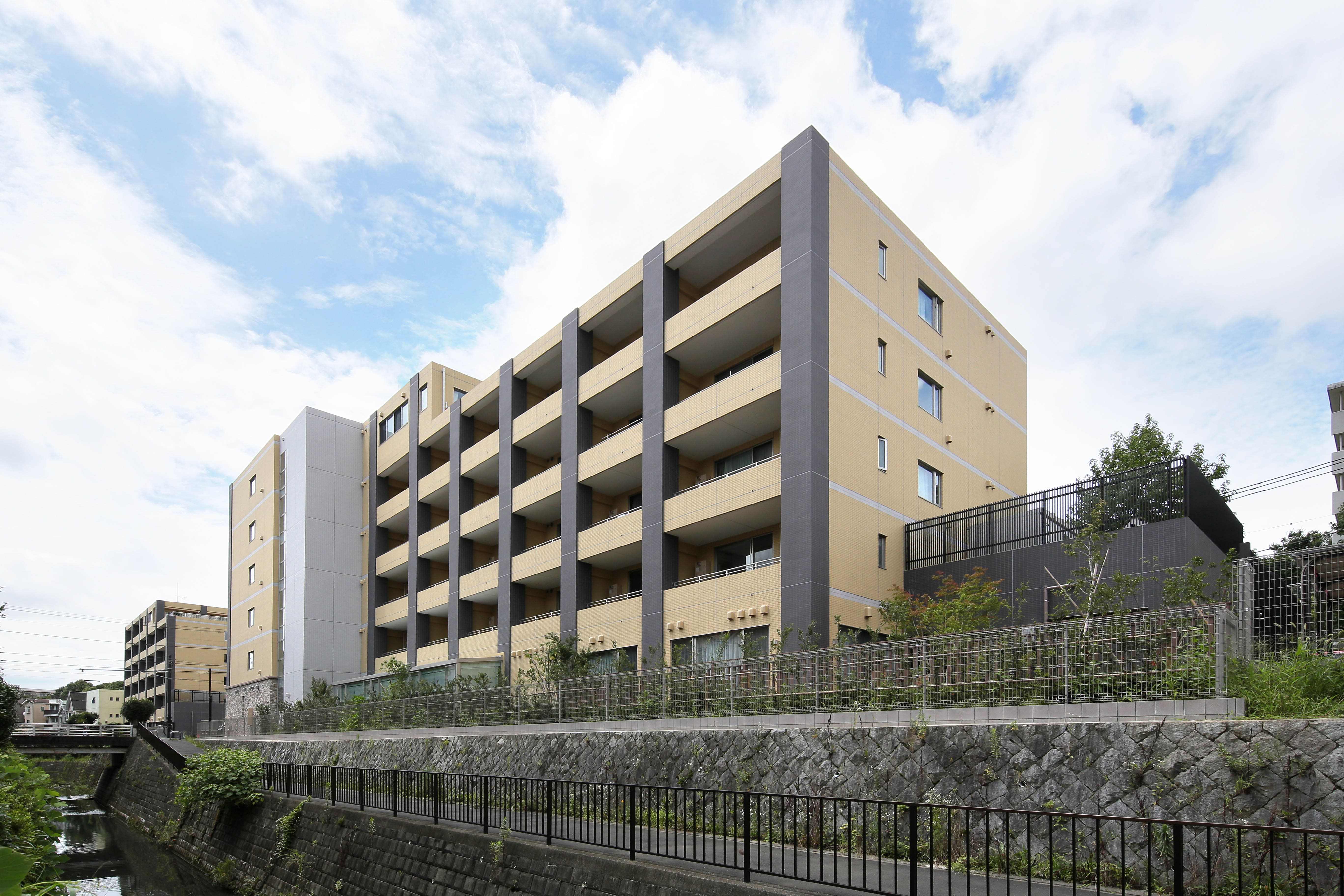 ココファンあざみ野北館 外観