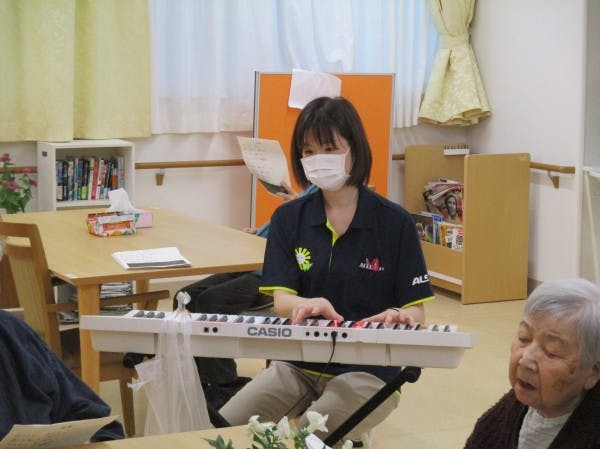 介護付有料老人ホームみんなの家・久喜 楽器生演奏