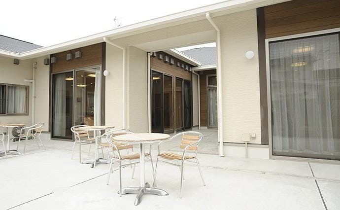 ヒューマンライフケア城東の湯グループホーム 中庭テラス