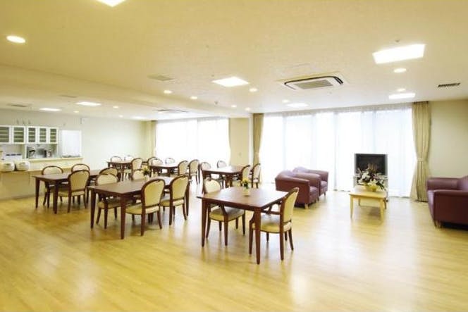 メディカルホームまどか住吉大社東 2F リビングルーム兼食堂兼機能訓練室