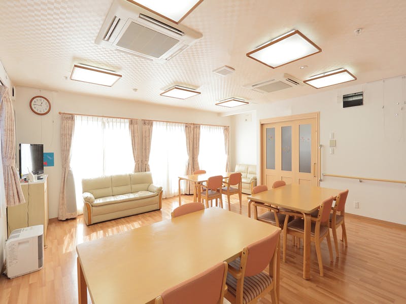 たのしい家金山 食堂（左側から窓方向）