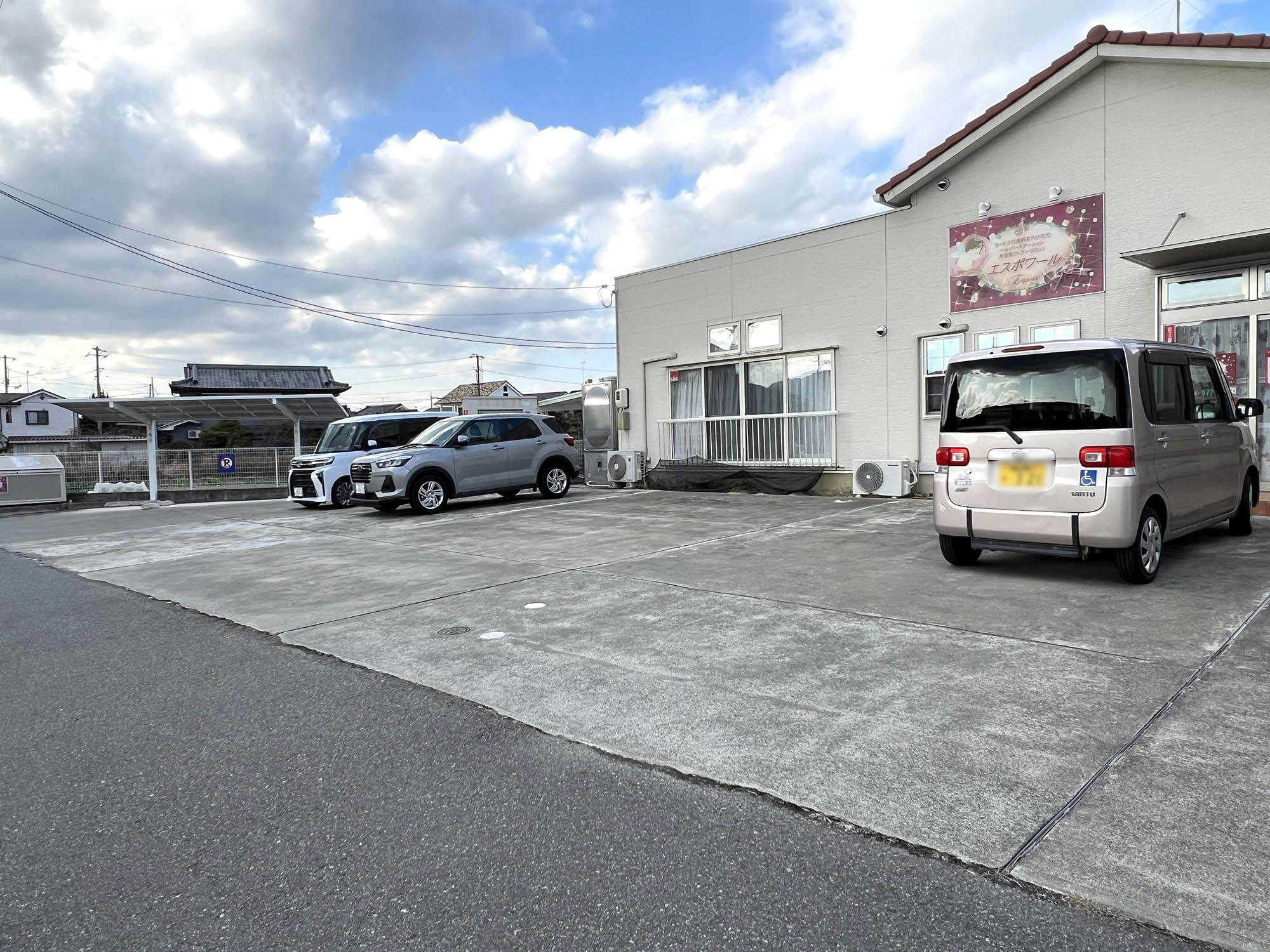 エスポワール 駐車場