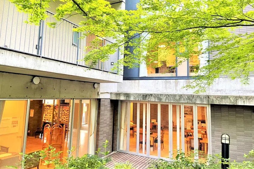グランダ夙川 1F 中庭