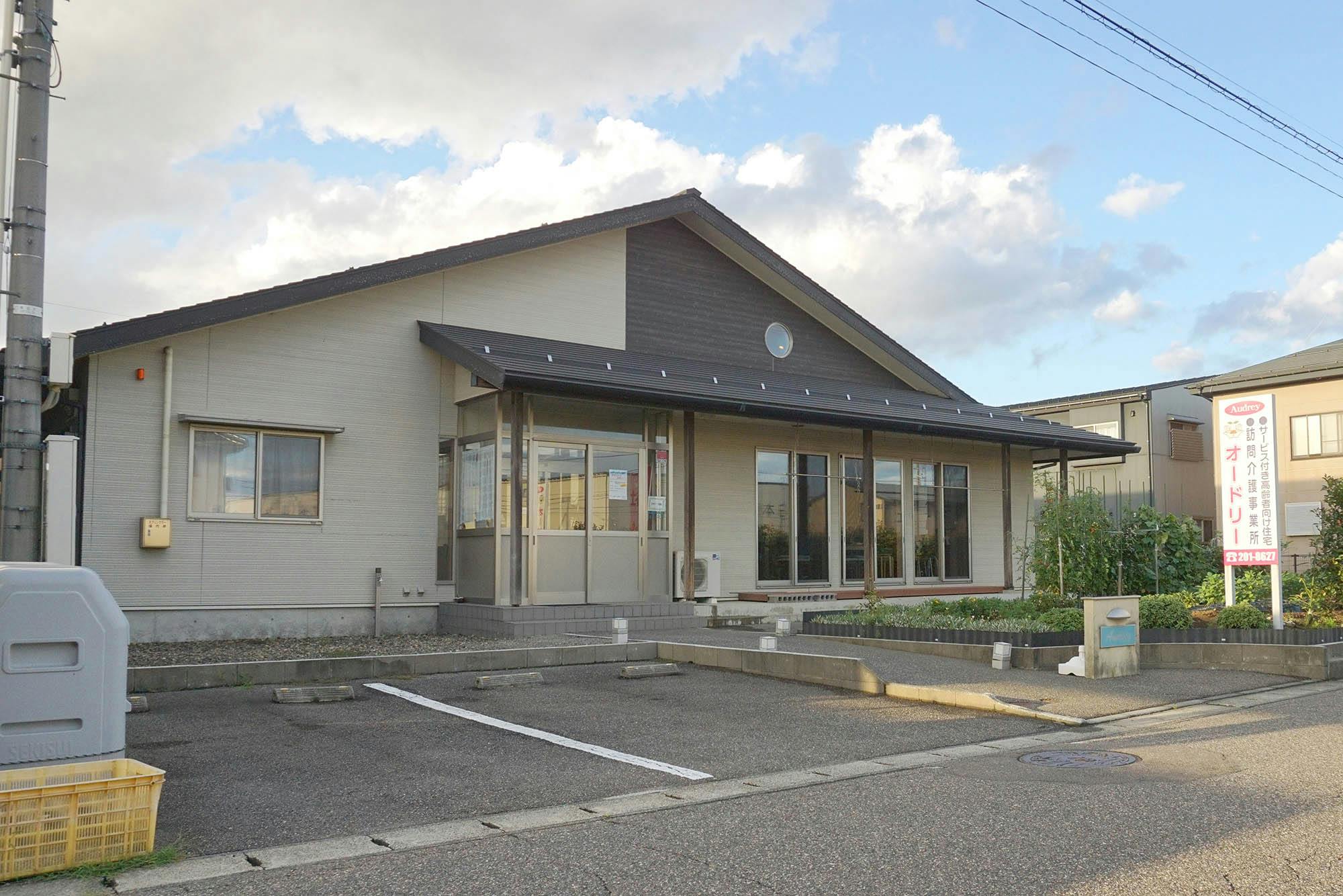 高齢者共同住宅オードリー 入口