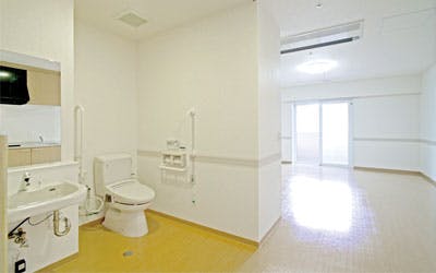 介護付有料老人ホームおだやかな園 洗面化粧台・トイレ