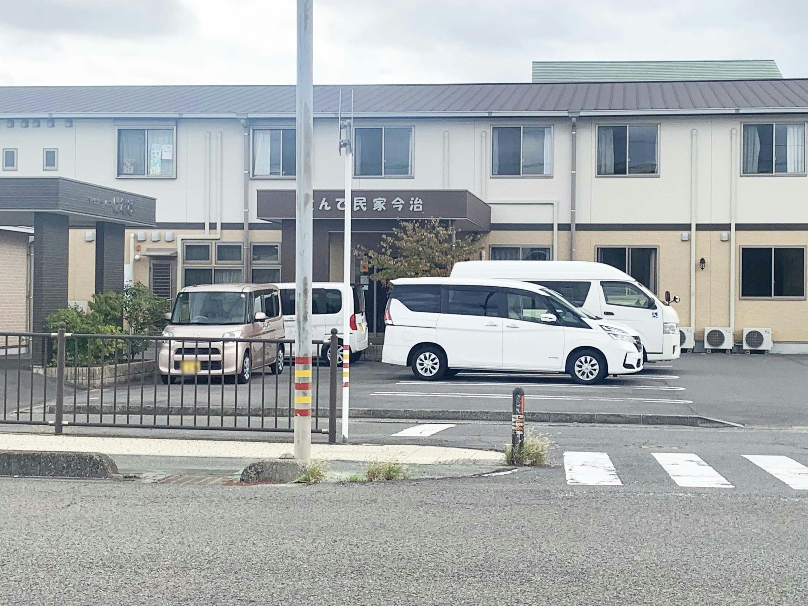 サービス付き高齢者向け住宅住んで民家今治 駐車場