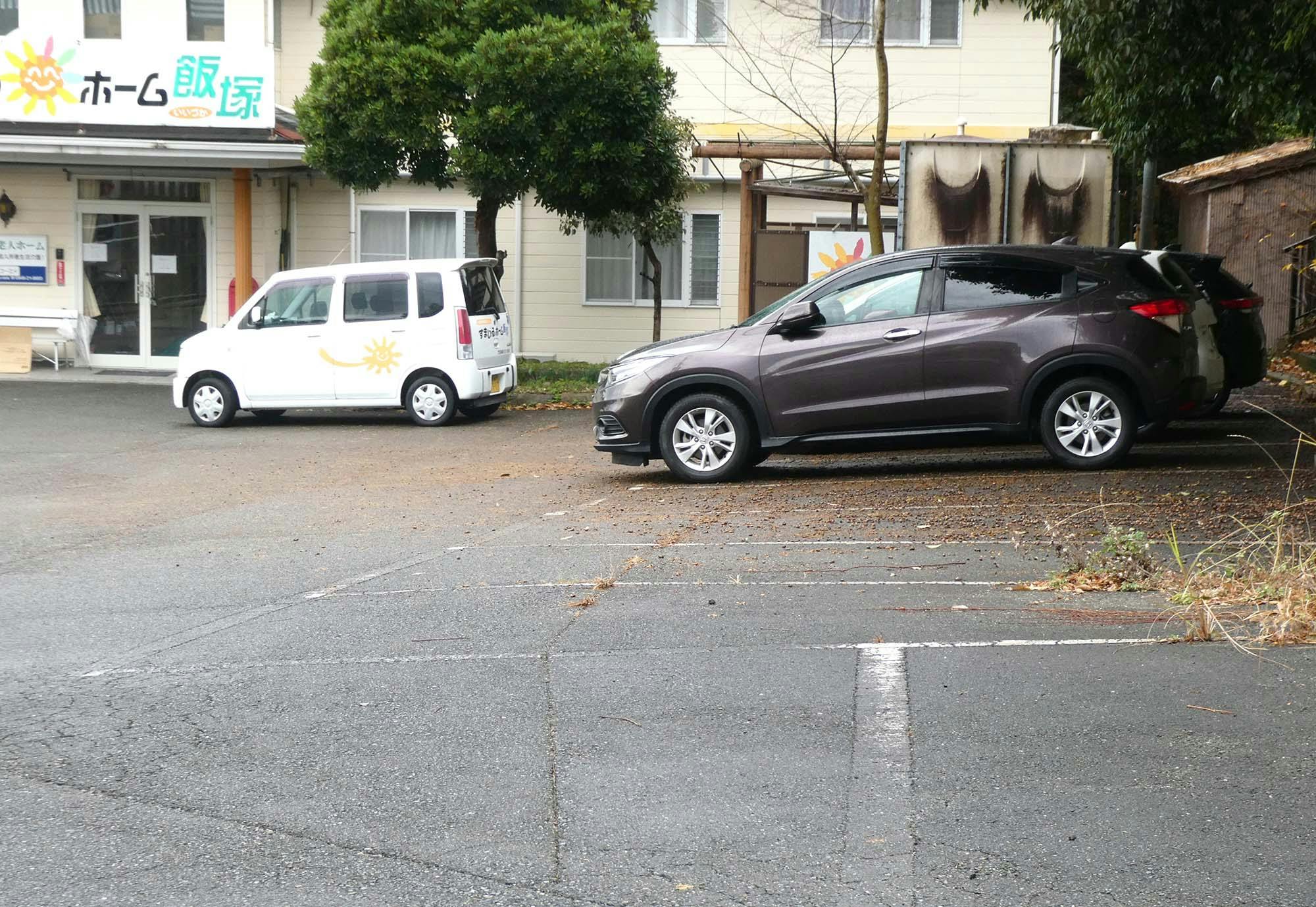 すまいるホーム飯塚 駐車場