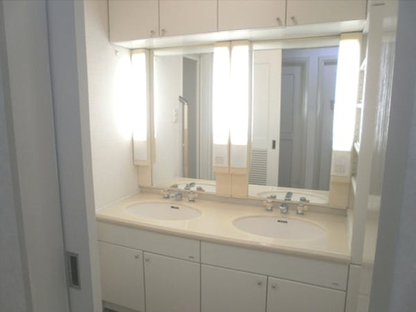 住宅型有料老人ホームウェルネステラス富岡 ４階共用洗面台