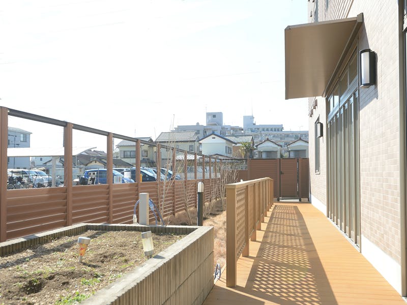 介護付き有料老人ホーム プレザンメゾンさいたま南与野 庭
