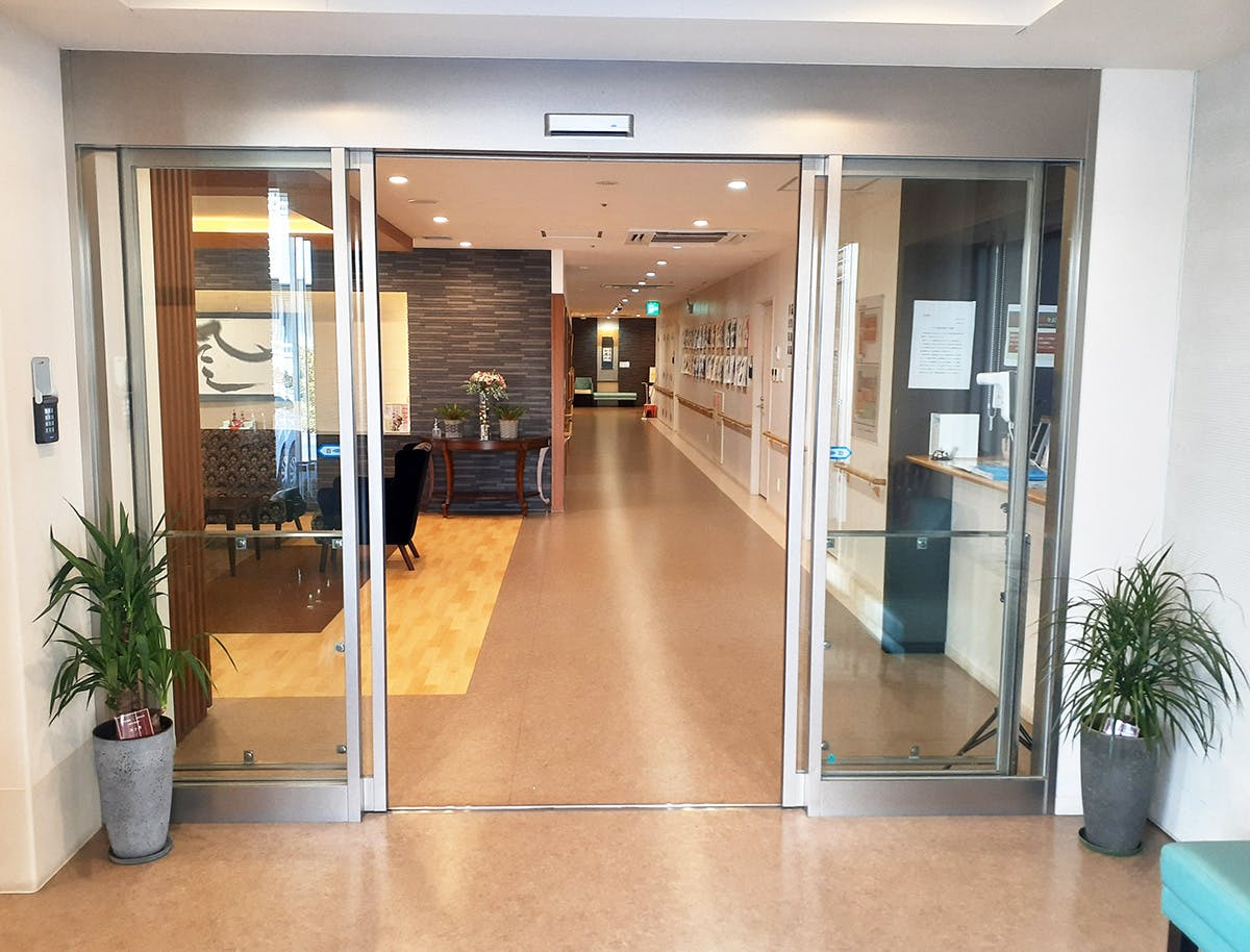 介護付有料老人ホーム プレザングラン 大田多摩川 玄関