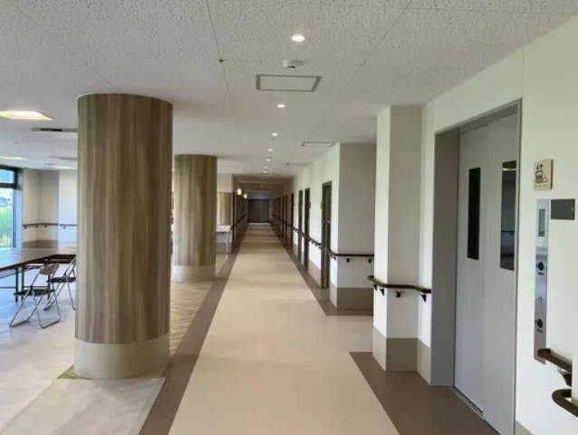 ハピネスぱんじーの里 廊下