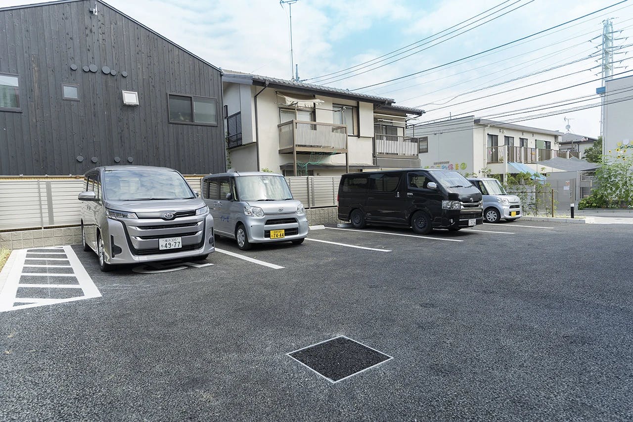 イリーゼ明大前 駐車場