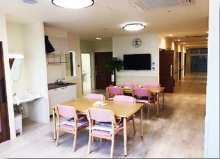 クレソン 1階のダイニング