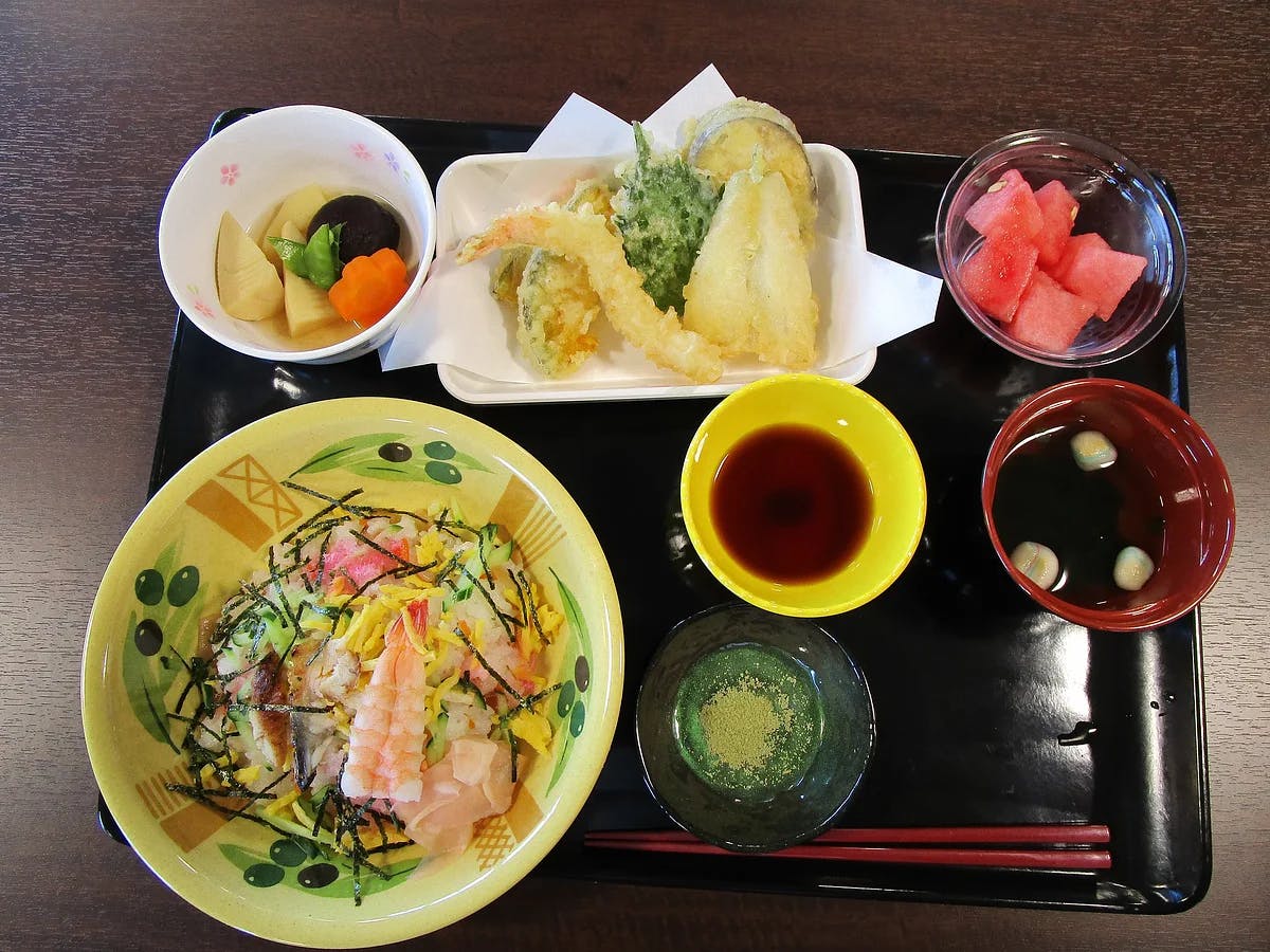 ロイヤルホーム吹田駅前 食事例