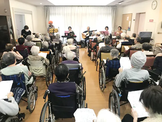 介護付有料老人ホームみんなの家・中央区円阿弥 コンサート