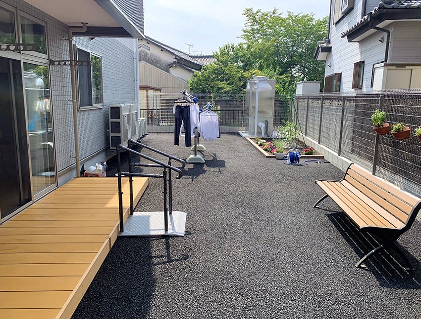 愛の家グループホーム 本庄東台 庭