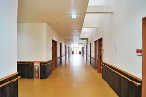 地域密着型特定有料老人ホーム仙寿の里こもれび 廊下