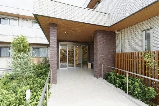 住宅型有料老人ホーム頂 くずは別邸 エントランス