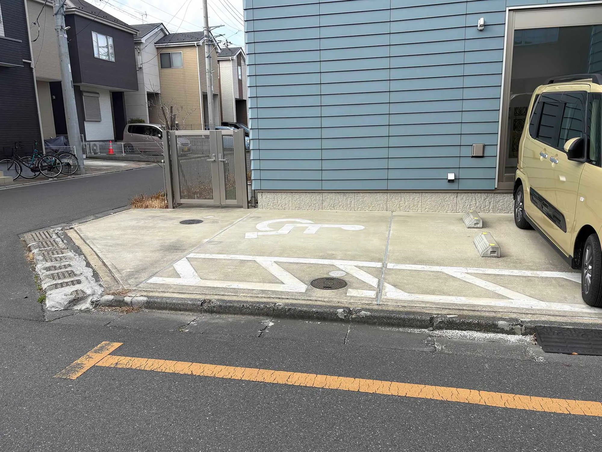あおきさん家浦和南 駐車場