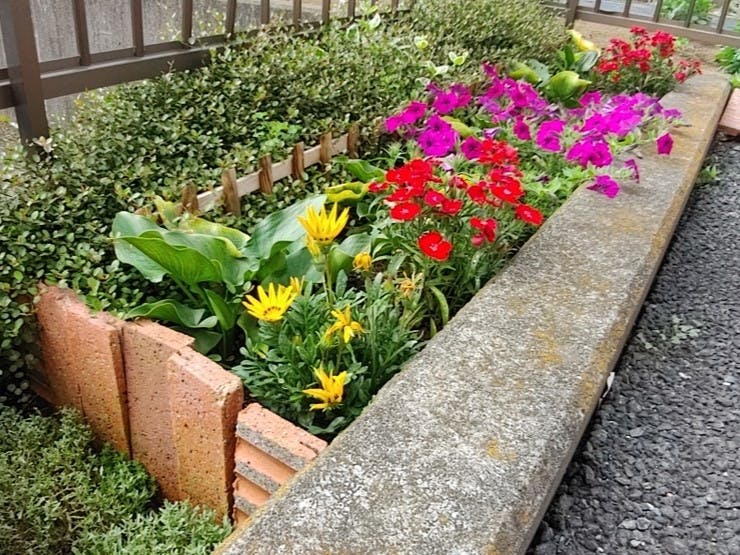 ガーデンコート寒川 花壇