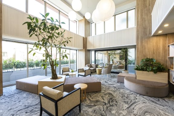 ブランシエール目黒 吹抜ラウンジ