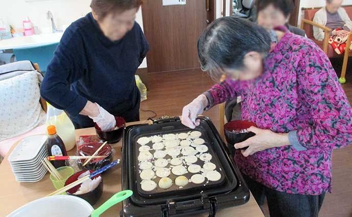 ヒューマンライフケア宇奈根グループホーム たこやき作り
