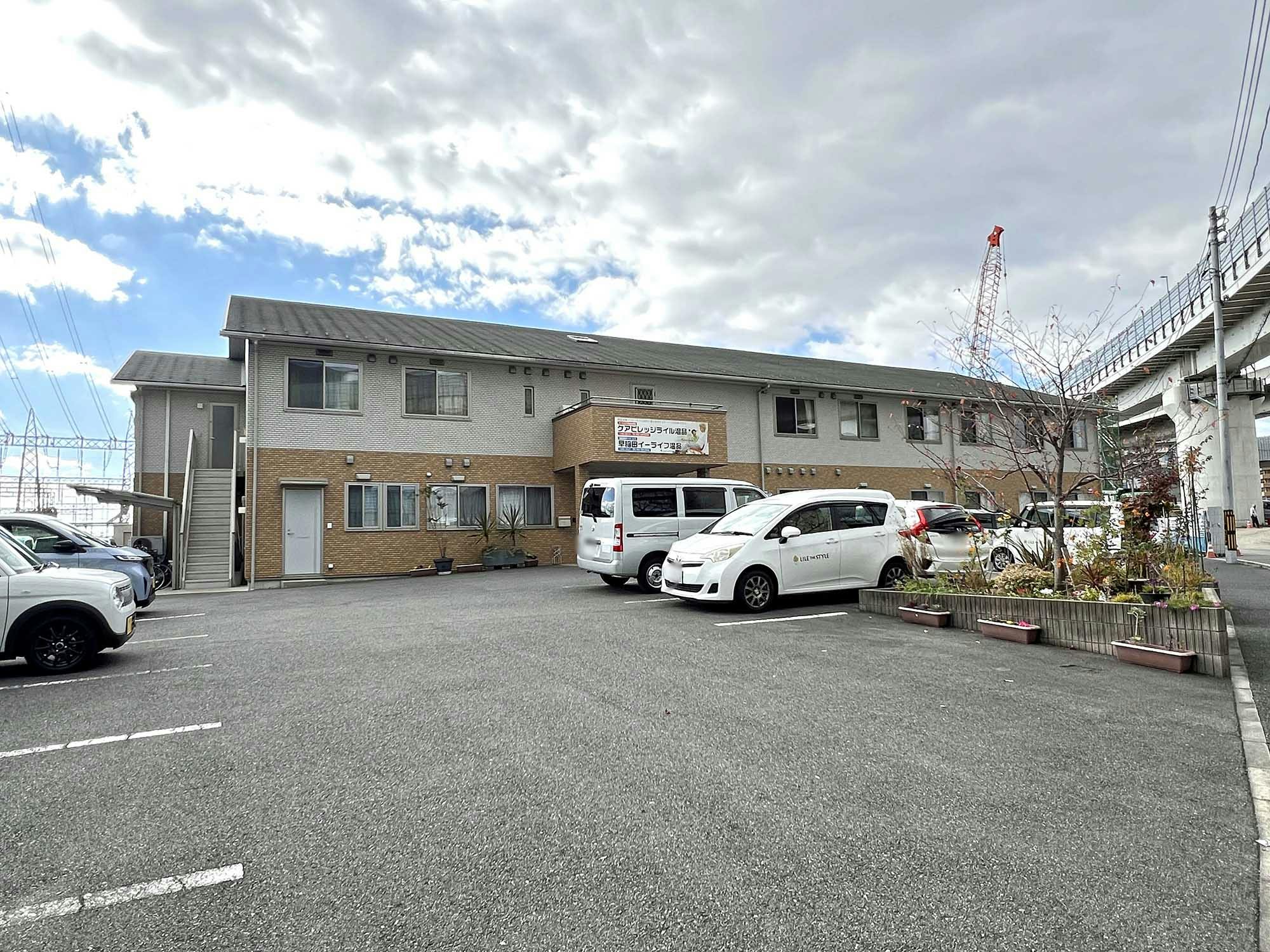 ケアビレッジライル温品 駐車場