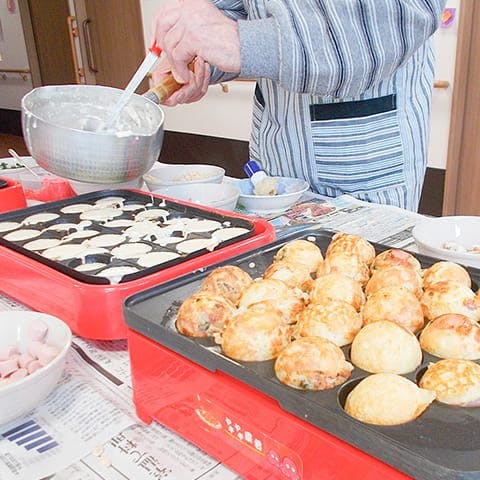 グループホームみさき瓢箪山 たこ焼き作り