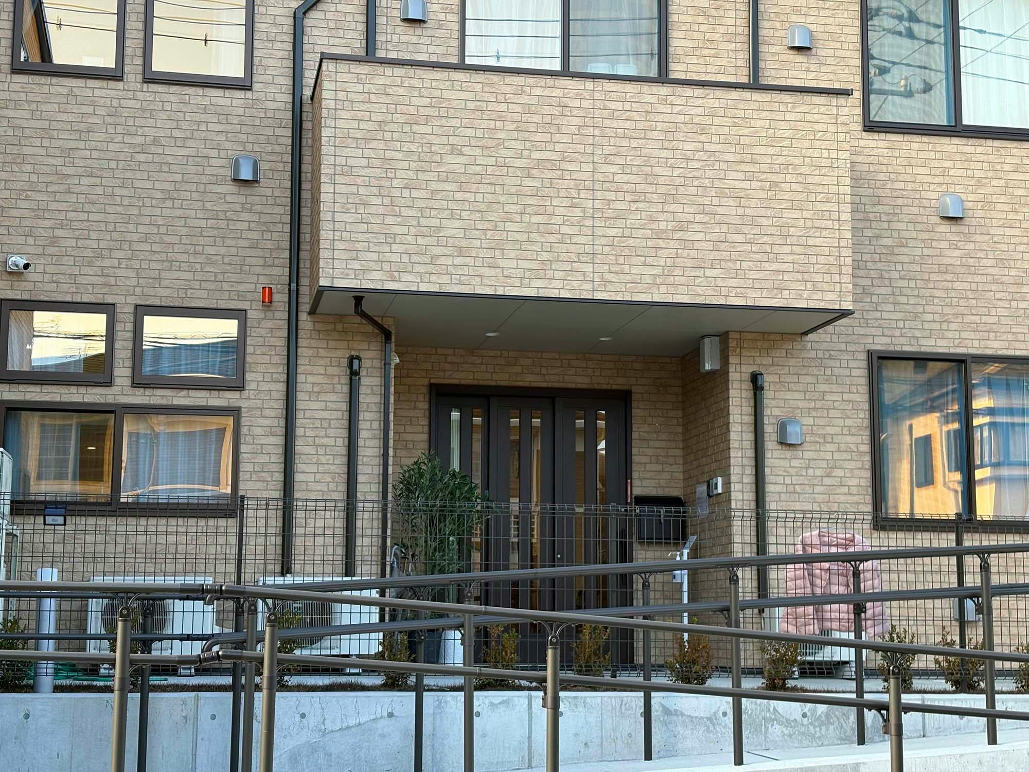 有料老人ホームはなあかり 入口