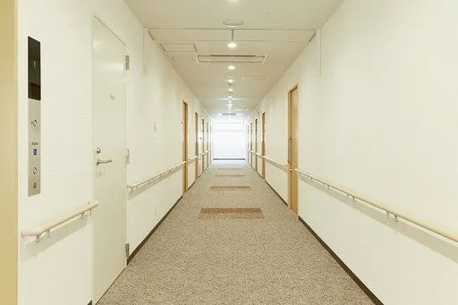 住宅型有料老人ホーム頂 くずは別邸 廊下