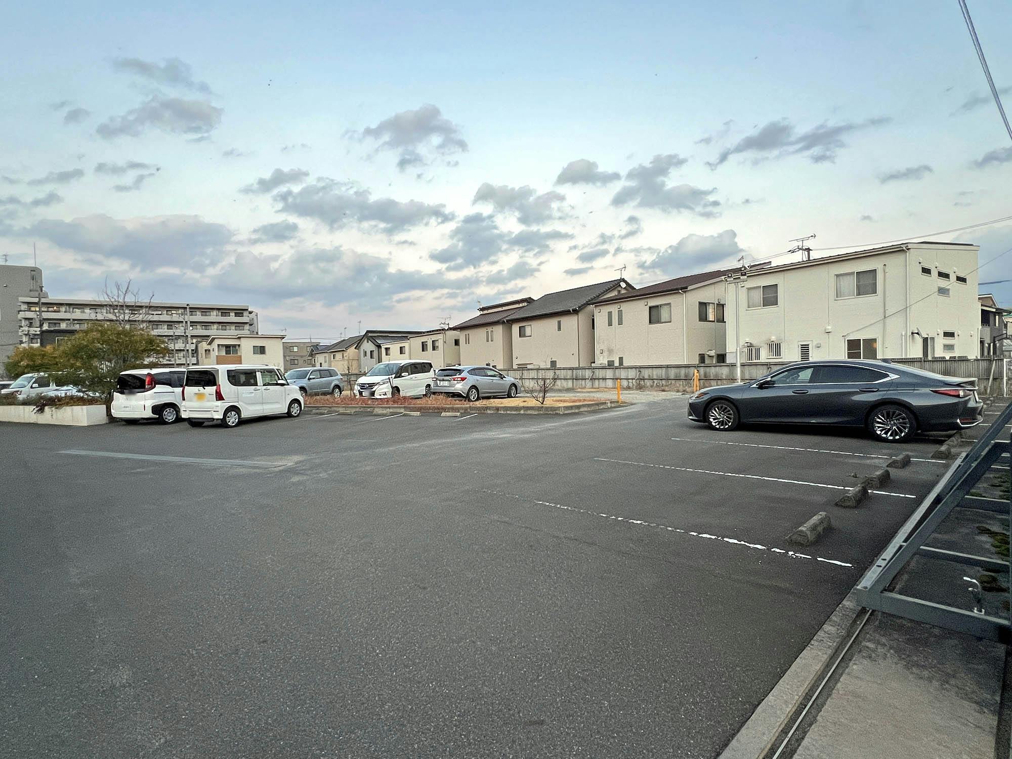 ガーデンヴィラ西新涯 駐車場