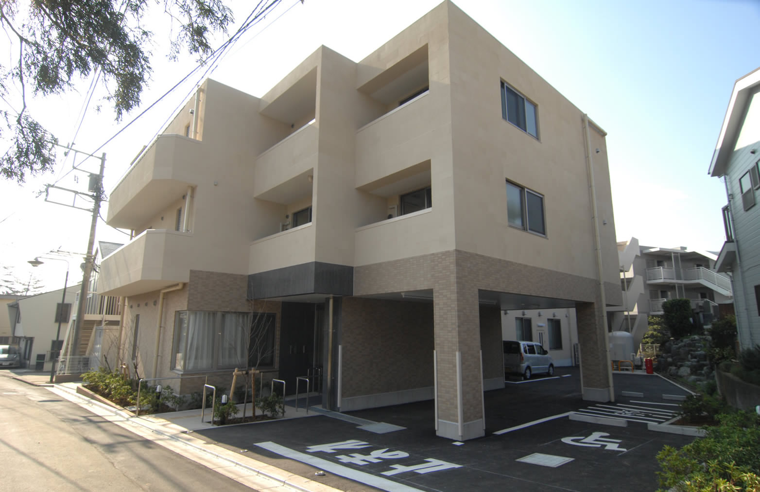 あずみ苑 グランデ鶴巻 外観