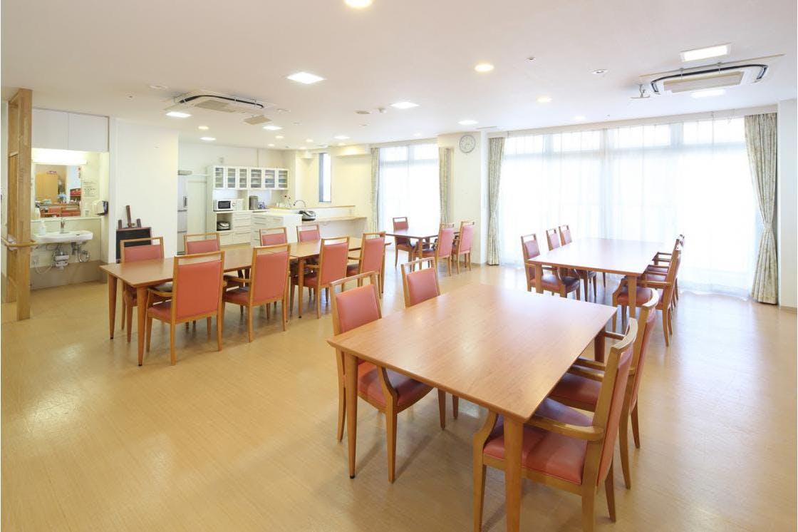 まどかすずかけ台 リビングルーム兼食堂兼機能訓練室