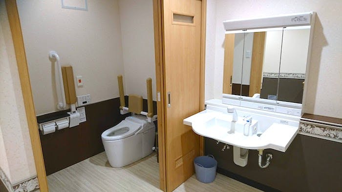 ケアレジデンス東京アネックス 個室のトイレと洗面台