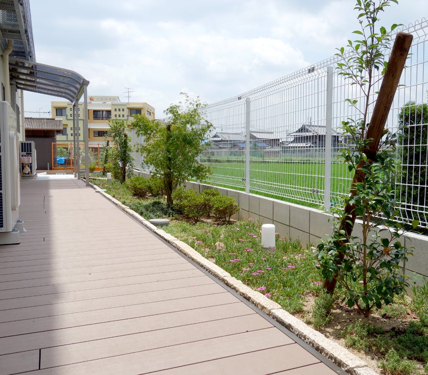 ケアホーム寝屋川 デッキ